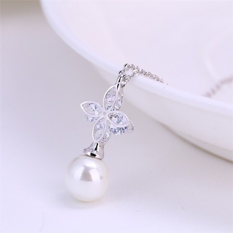 Yiwu factory wholesale Korean fashionable new style students sweet short paragraph pearl necklace