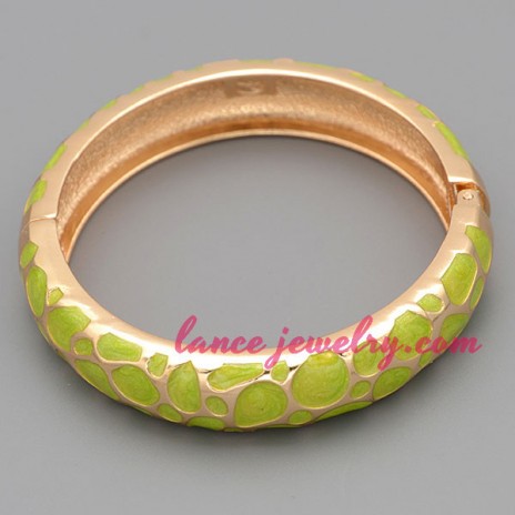 New green color findings decorated alloy bangle