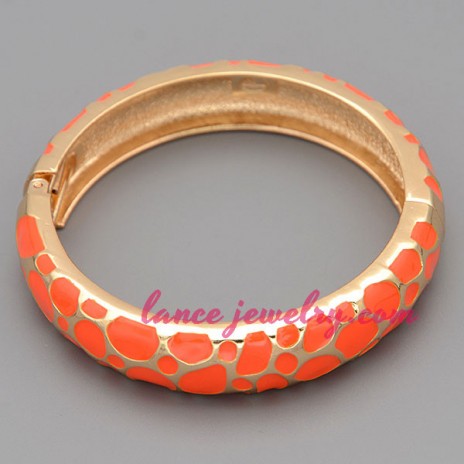 Striking orange color design alloy bangle