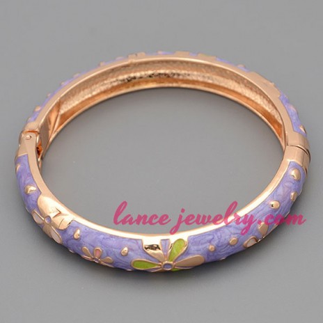 Romantic violet color alloy bangle with nice flower patterns