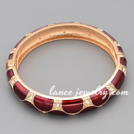 Classic red color enamel decoration alloy bangle