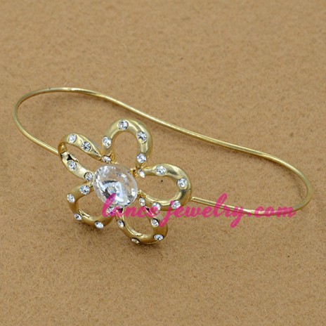 Simple flower model decorated alloy bangle