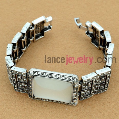 Classic patterns model bracelet with crystal 