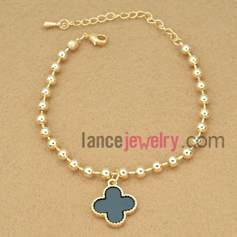 Cute clover pendant decorated with bracelet
