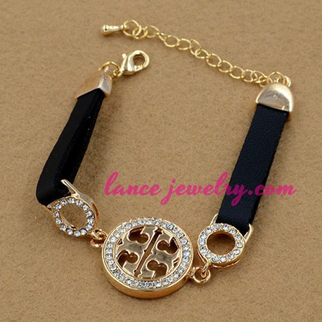 Fashion alloy bracelet with nice rhinestone beads decoration