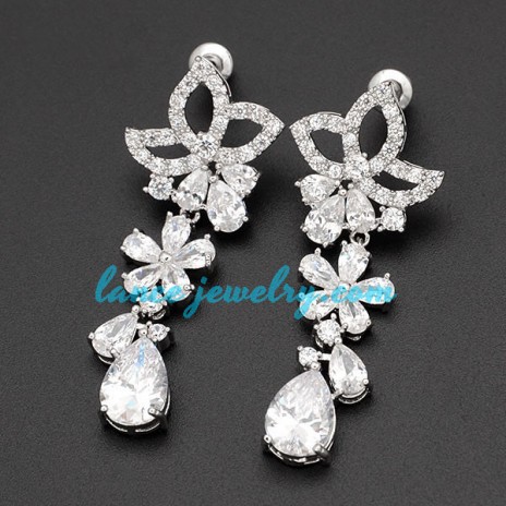 Sweet flower model earrings decorated with cubic zirconia