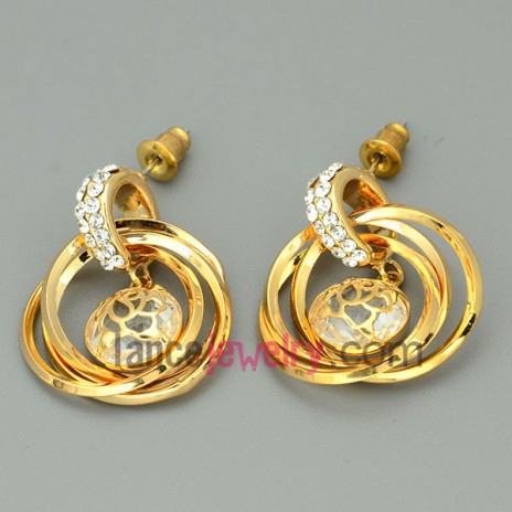 Delicate drop earrings with metal circles and rhinestone
