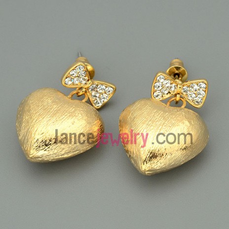 Lovely drop earrings with cute tie and heart model