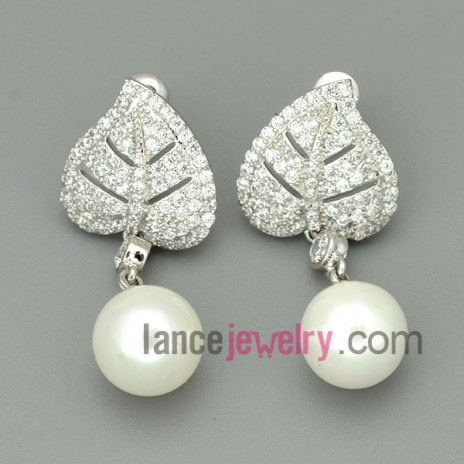 Nice leaves and imitation pearls decorated drop earrings