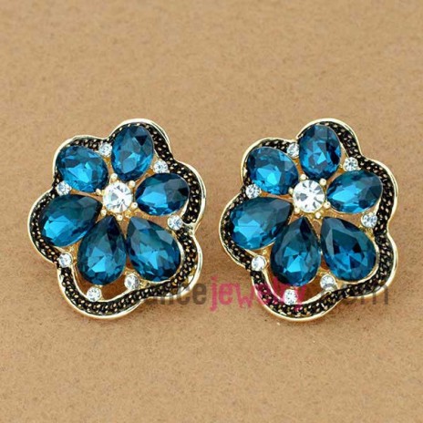 Blue flower shape earrings decorated with crystal