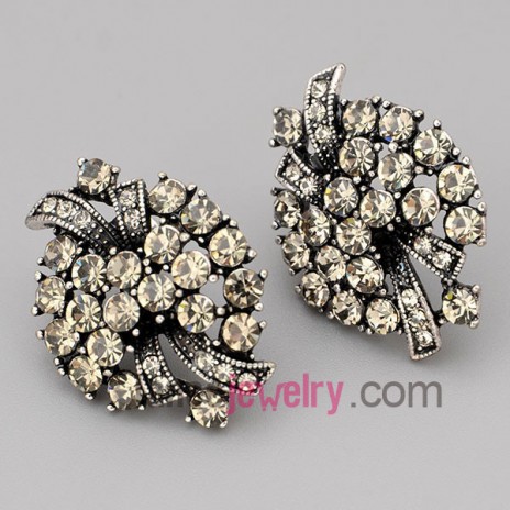 Shiny stud earrings with zinc alloy decorated many rhinestone with special shape