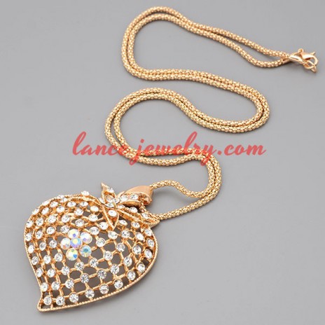 Mignon necklace with metal chain & heart pendant 