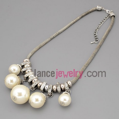Glittering necklace with metal chain alloy rings decorate different size abs beads 