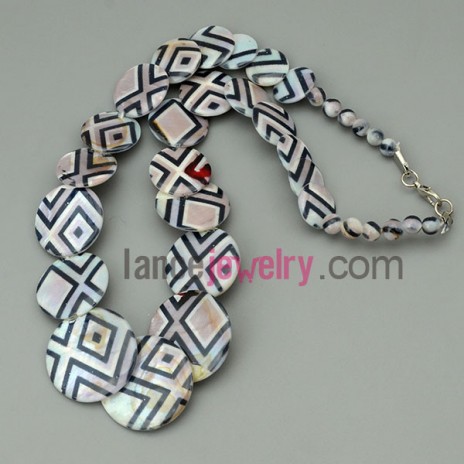 Nude pick grid pattern shell necklace