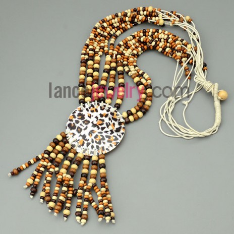 Leopard shell and wood beads necklace
