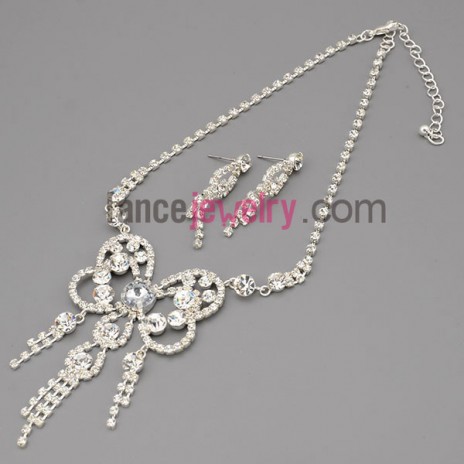 Romantic necklace set with silver claw chain decorate shiny rhinestone with special shape