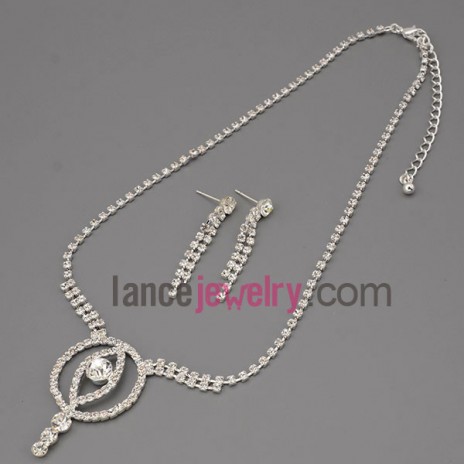 Romantic necklace set with silver claw chain and ring pendant decorate shiny rhinestone and crystal 