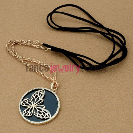 Special zinc alloy chain necklace decorated with a butterfly model 