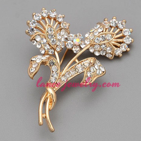 Delicate brooch with rhinestone beads decoration