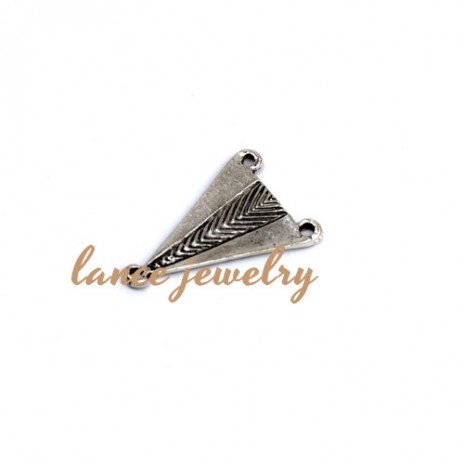 Zinc alloy pendant,a 2g triangle pendant with line patterns printed