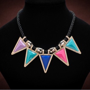 Yiwu Factory Wholesale Korean Popular Small Triangle Necklace