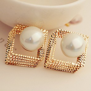 Korean Version of the New Four-dimensional Multi-layer Hollow Wholesale High-grade Refined  Pearl Earrings 