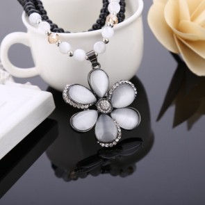 Korean Version of Yiwu Small Jewelry Plum Sweater Chain Wholesale Fashion Beautiful Diamond Six-leaf Flower Necklace