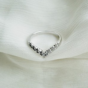Korean Style Exquisite Jewlery Wholesale V-shaped Unique Design Diamond Pinkie Ring