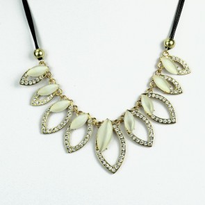Crystal Pendant Necklace Short Section of Female Fashion Models Wild Wholesale Trade
