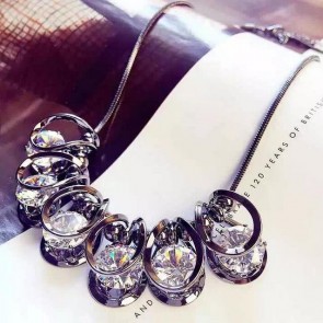 Korean Fashionable Jewelry Female Diamond Necklace Short Section Autumn and Winter Sweater Chain Necklace