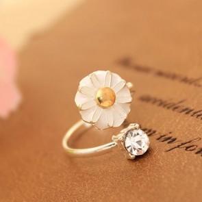 Yiwu Factory Direct Wholesale Cute And Lovely Small Fresh Daisy Flower Diamond Paved Ring