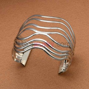 Wavy lines iron cuff bangle