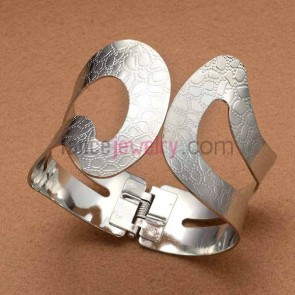 Hollow craft iron cuff bangle with pattern 