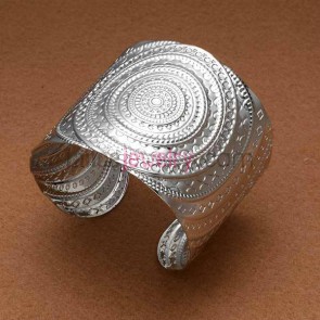 Nice pattern iron cuff bangle