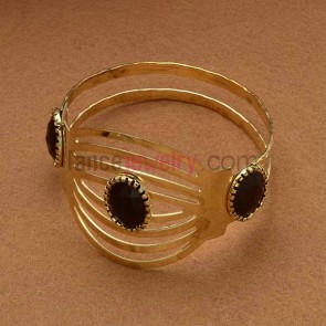 Resin rhinestone ornated iron cuff bangle