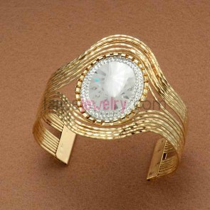 Fashion gold plated iron cuff bangle with resin ornate