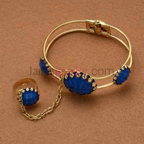 Resin flower ornate iron cuff bangle with ring