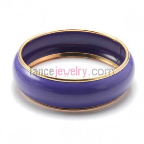 Trendy purple color spray paint iron bangle
