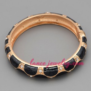 Classic black color bangle with rhinestone