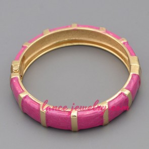 Fashion rose color zinc alloy bangle