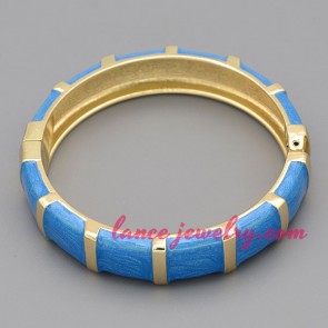Elegant blue color zinc alloy bangle