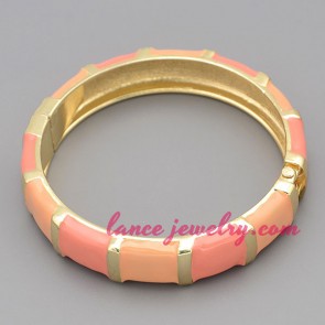 Fashion pink color decorated bangle