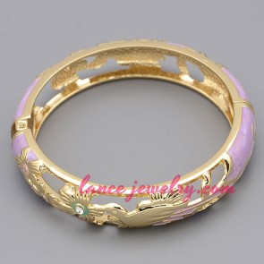 Romantic color metal bangle with bird pattern