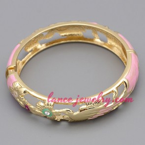 Lovely bird pattern decorated metal bangle