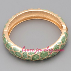 Nice alloy bangle with green color decoration