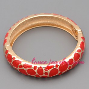 Gorgeous red color decoration alloy bangle