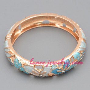 Nice alloy bangle with same blue color decoration
