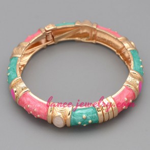 Nice alloy bangle with mix color decoration