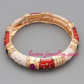 Fashion bangle decorated with red and white color enamel