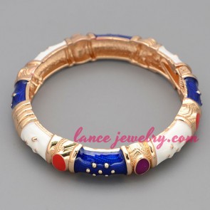Delicate bangle with white and blue color enamel decoration